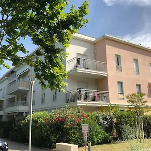 https://cosy-studio-balcon-tennis-swiminng-pool.fr-provencehotel.com
